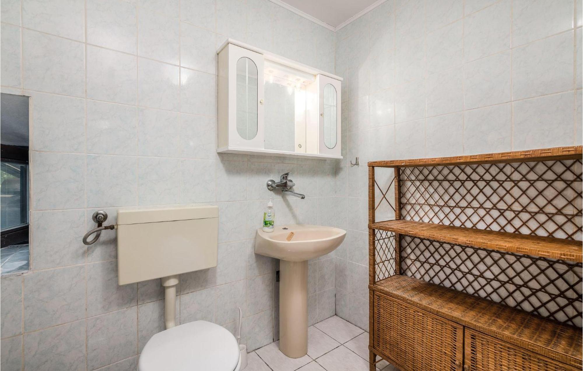 Amazing Home In Malinska Dubasnica With Wifi Bagian luar foto